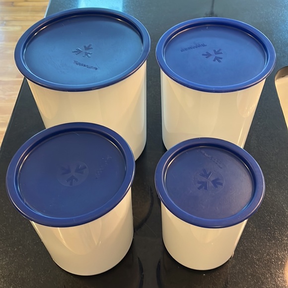 Tupperware Vintage One Touch - Set of 4 Nesting White Canisters Blue Seal - Picture 12 of 16